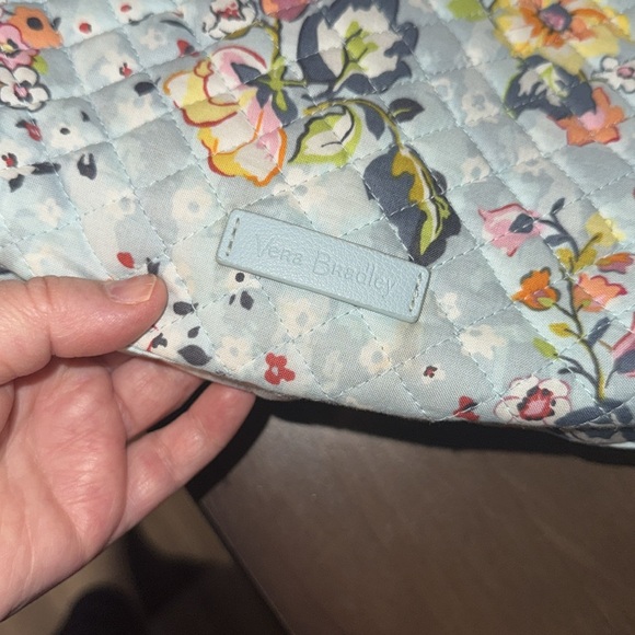 Vera Bradley light blue flower pattern triple zip crossbody purse - Picture 6 of 17